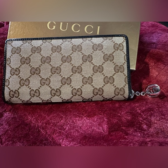 Gucci Authentic EUC Wallet 💎 - Picture 9 of 13